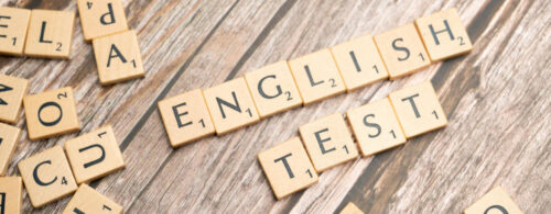 Jogo de palavras cruzadas onde forma-se a frase "English Test"